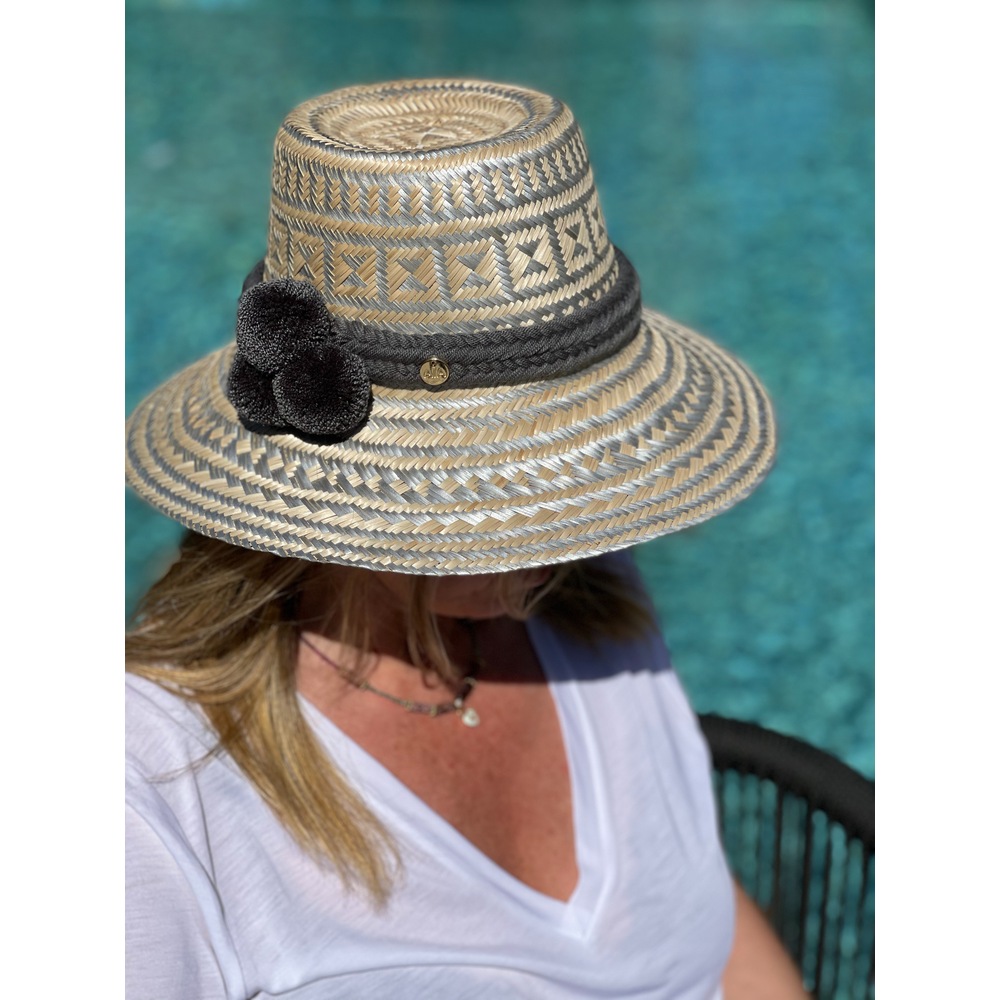 AiA Grey Pompom hat.(AiA Gri Ponponlu Şapka)