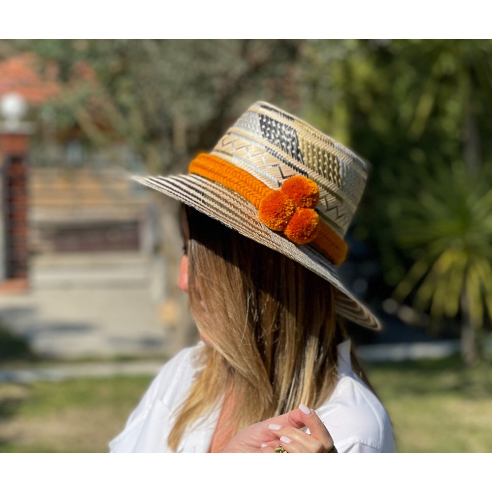 AiA Caramel Pompom hat.(AiA Karamel Ponponlu Şapka)