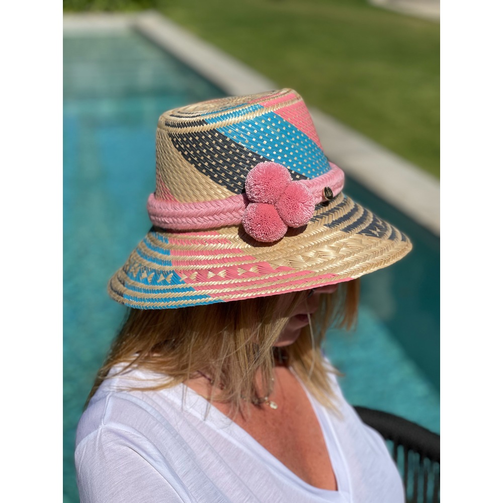 AiA Pink Pompom hat.(AiA Pembe Ponponlu Şapka)