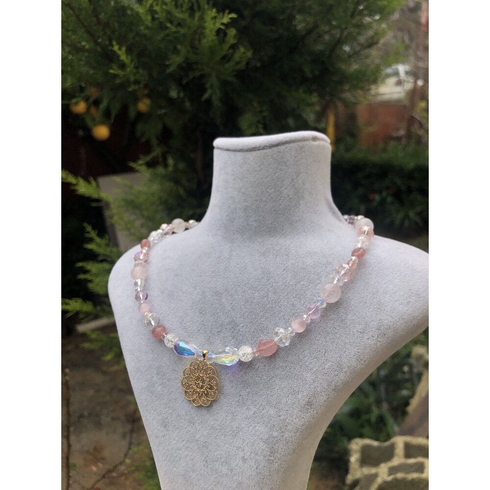 Pinilia choker