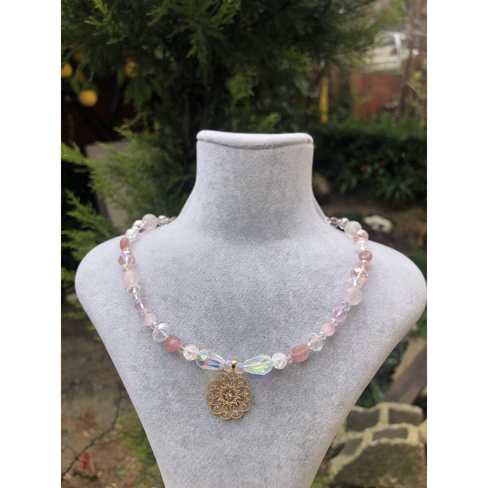 Pinilia choker