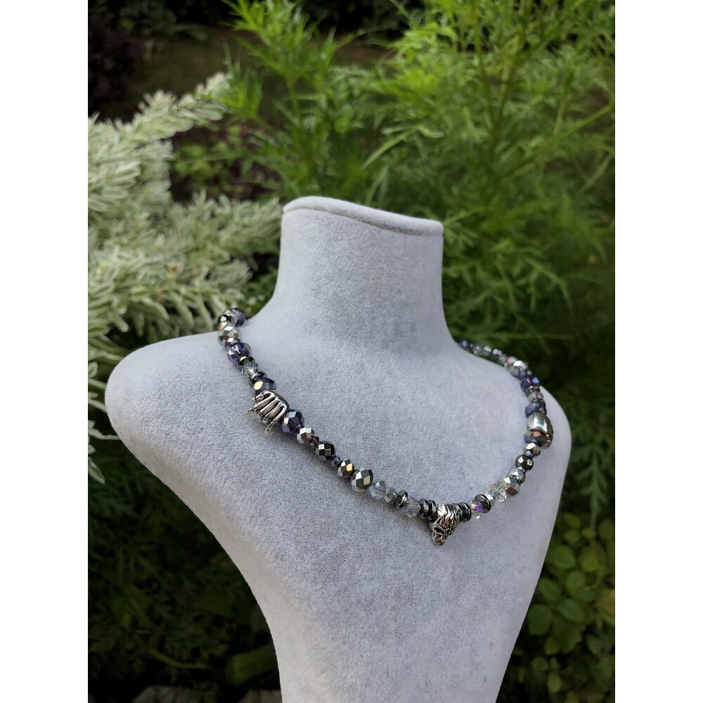 Skeketon Hug choker