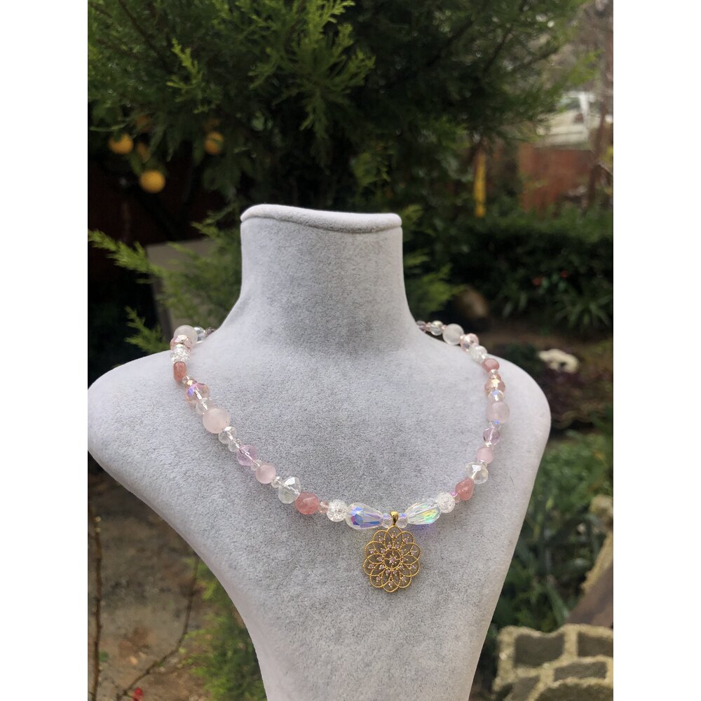 Pinilia choker