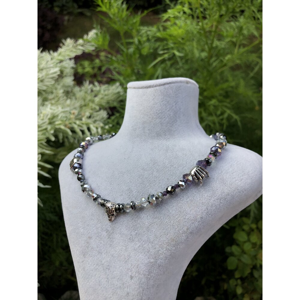 Skeketon Hug choker