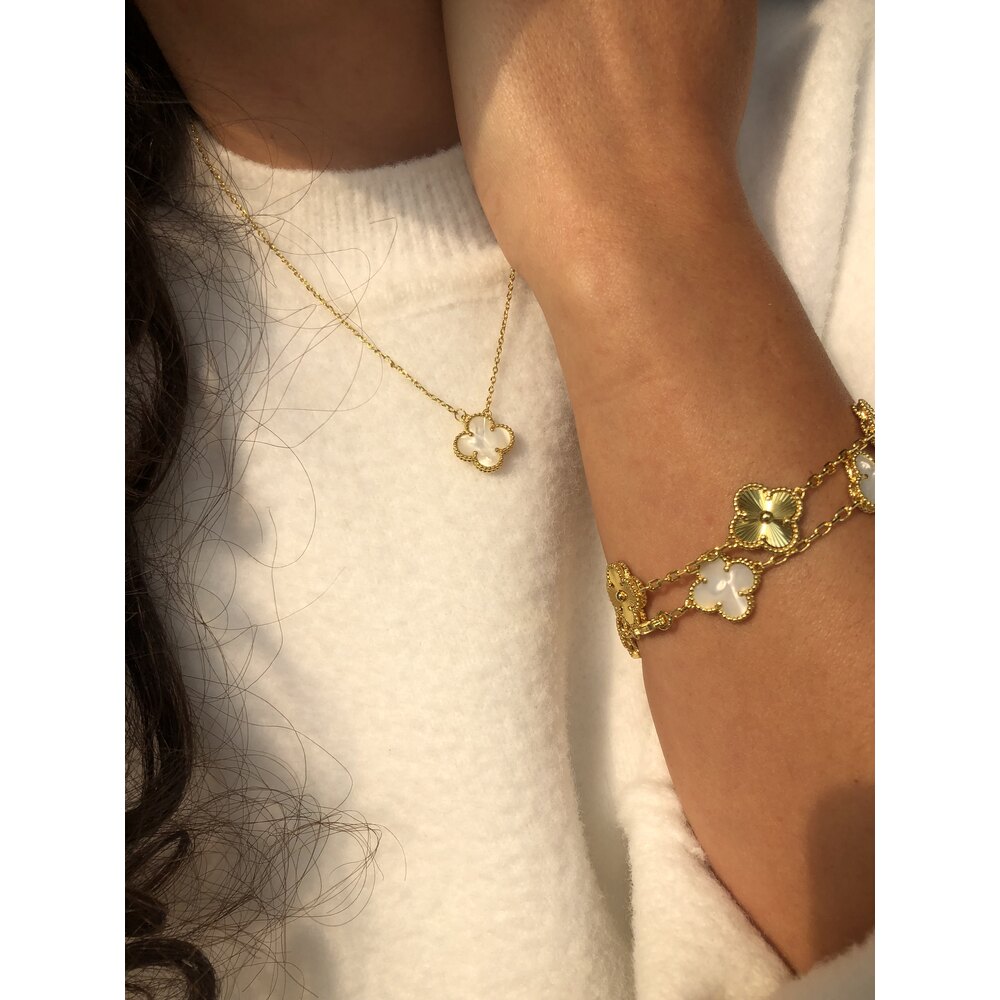 Özel seri Sedef taşlı marka yazılı yonca zarif kolye