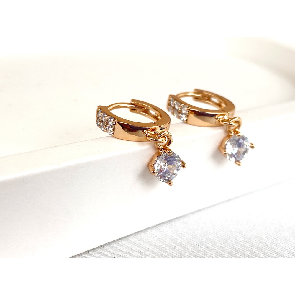 Xuping Zirkon Tek Taşlı Çelik Sallantılı Gold Küpe | Blisst Co.