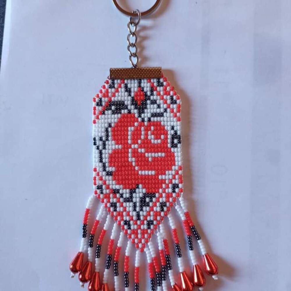 El yapımı çeşitli figürlü anahtarlıklar