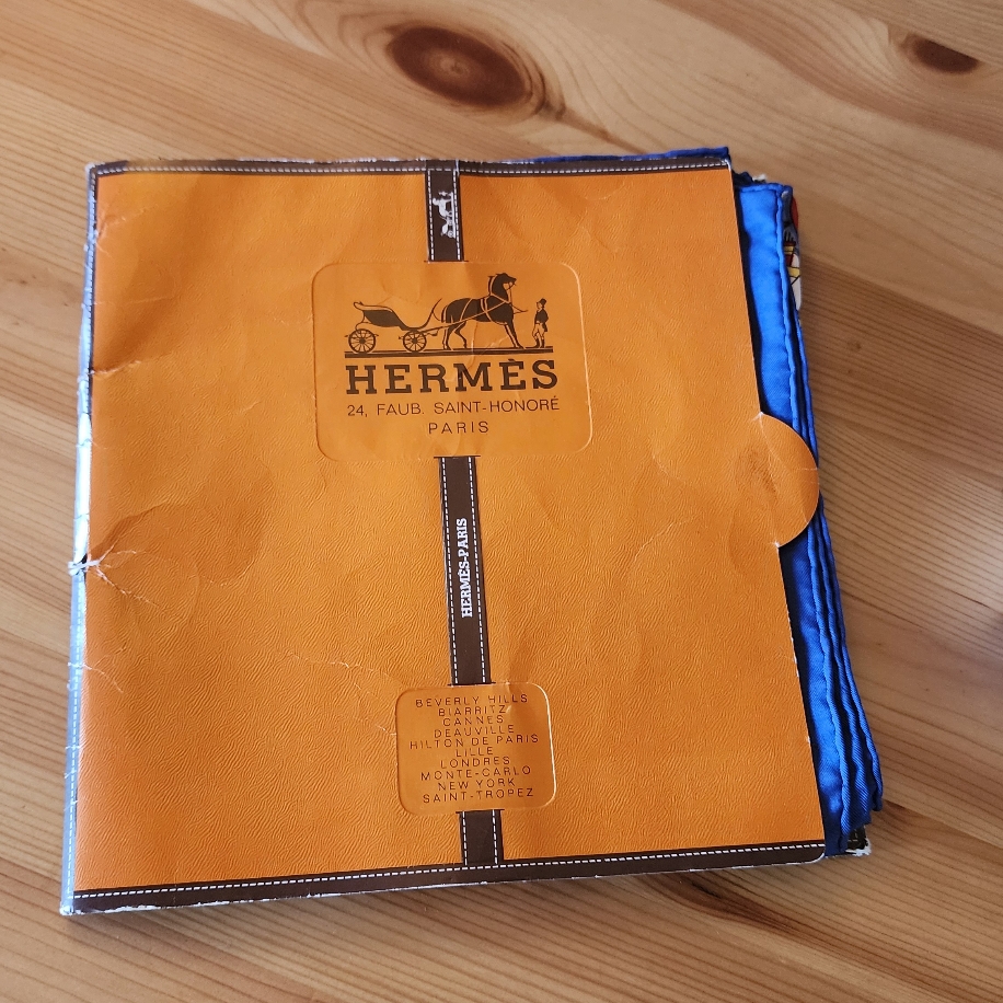 HERMÉS Silk Scarf 