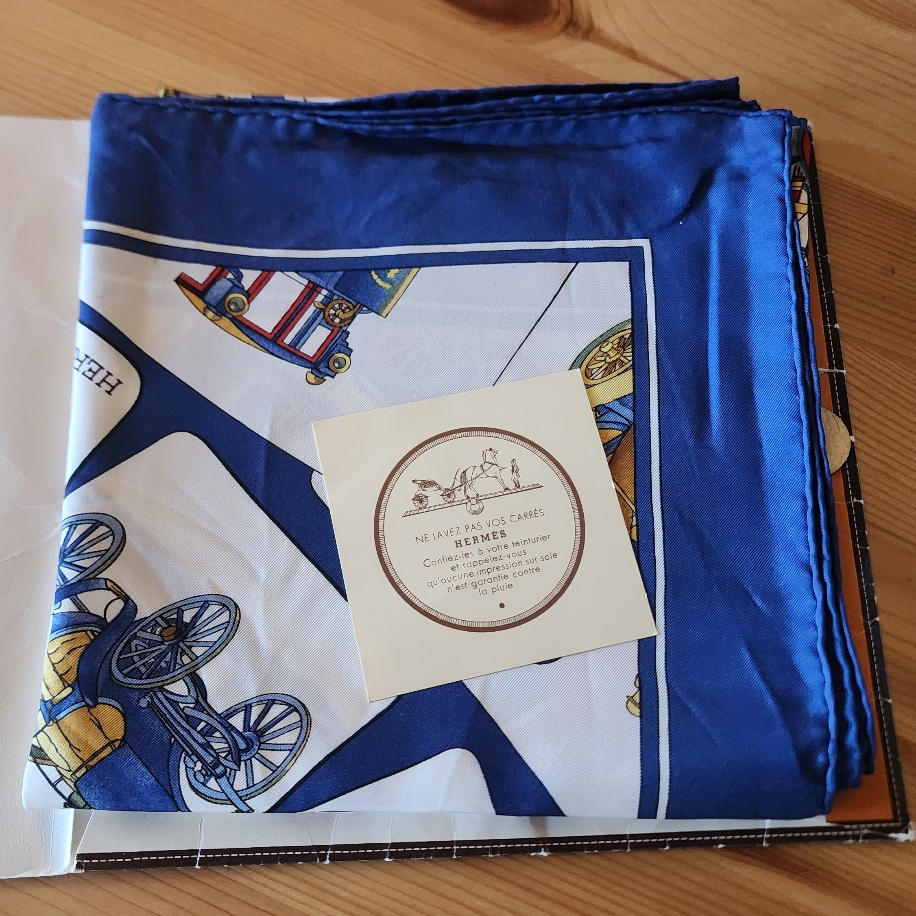 HERMÉS Silk Scarf 