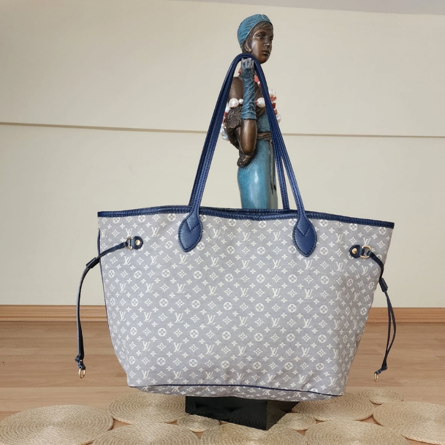 LOUİS VUİTTON Monogram Tote Bag