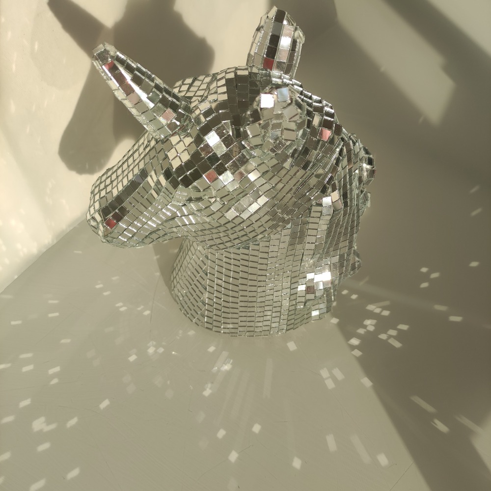 Disko Topu Mozaik Unicorn Heykeli, Parlak Dekoratif Unicorn Figürü