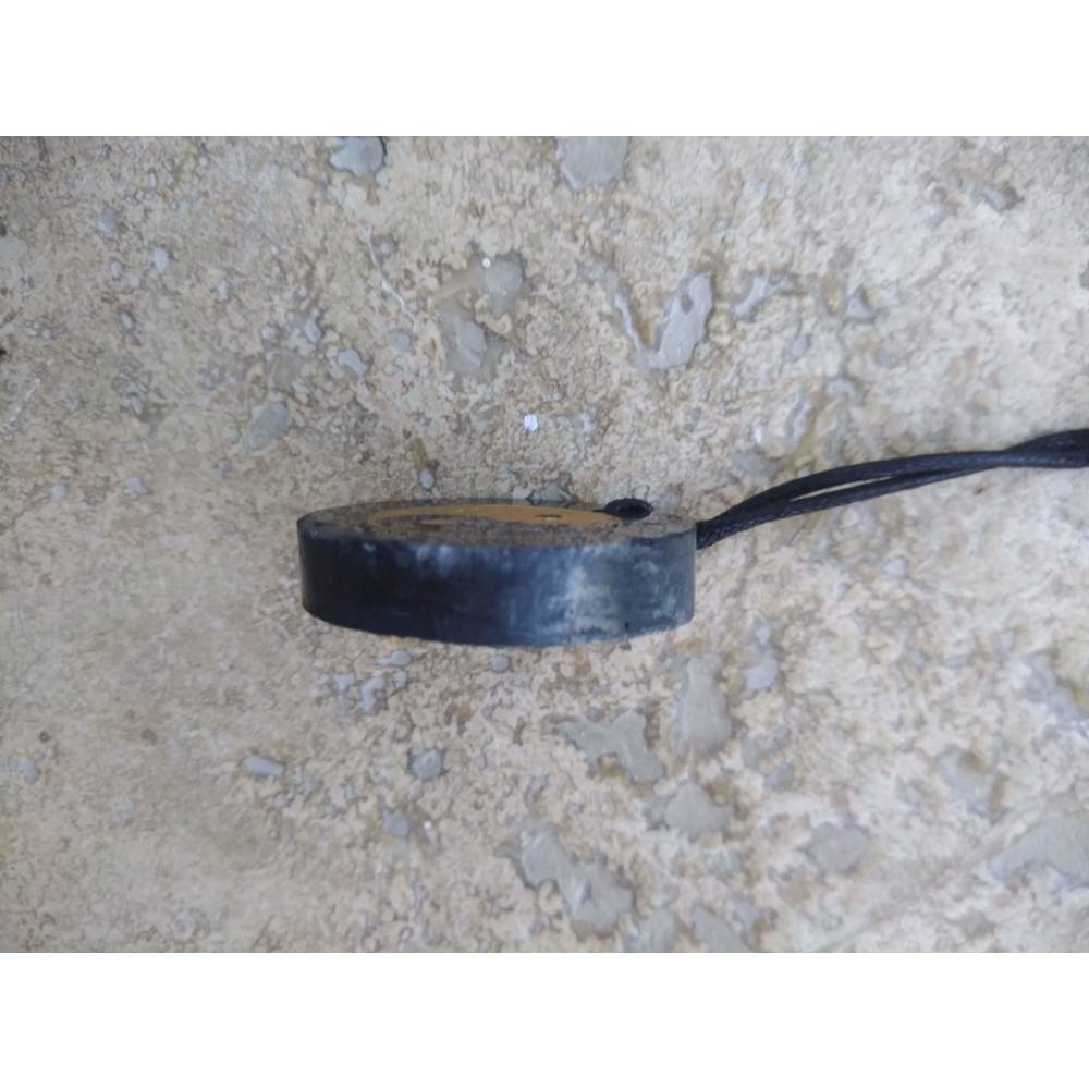 Şungit taşından varak boyma Yang ve Ying Sembolü ile el oyması tamamen el işçiliği kolye-Şaman taşı-