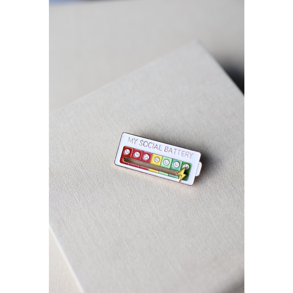 Hello My Battery Broche ( mini boy) 