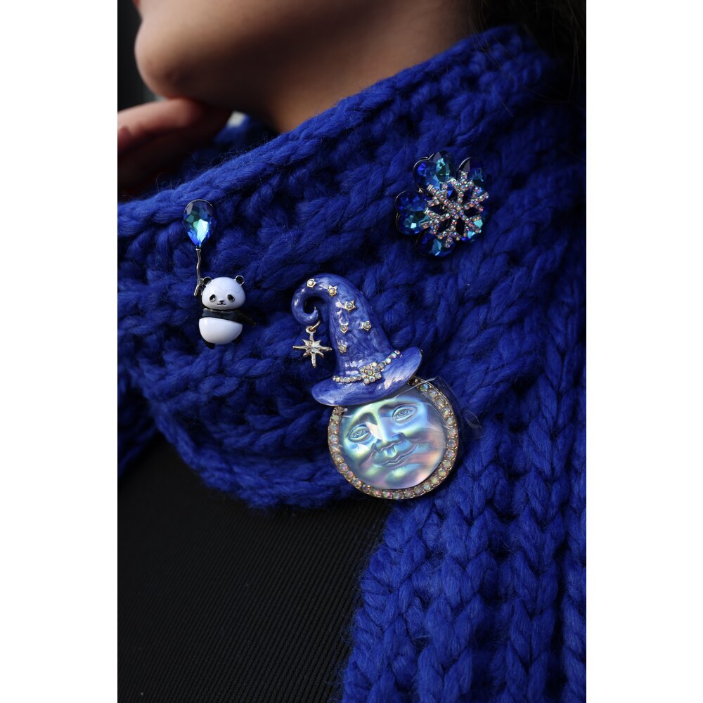 Hello Blue Panda Broche