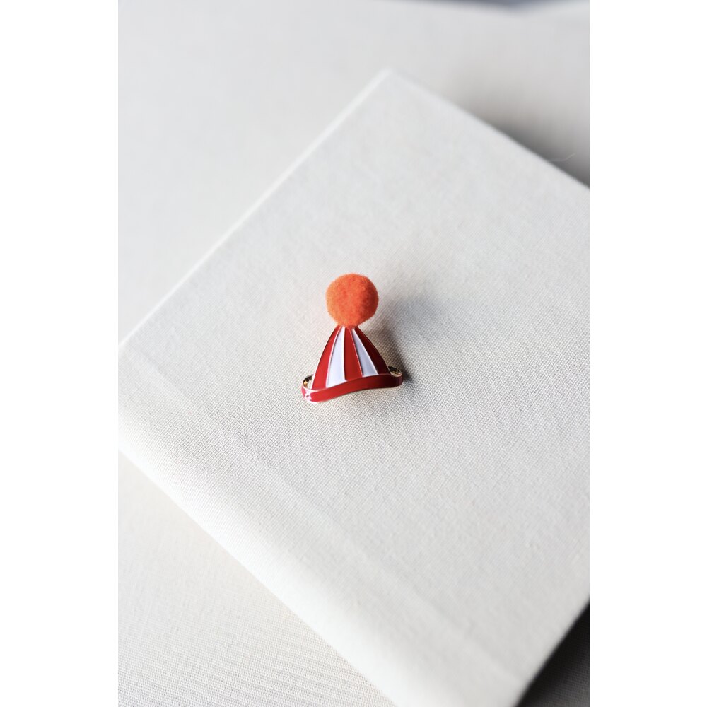 Hello Noel Hat Broche