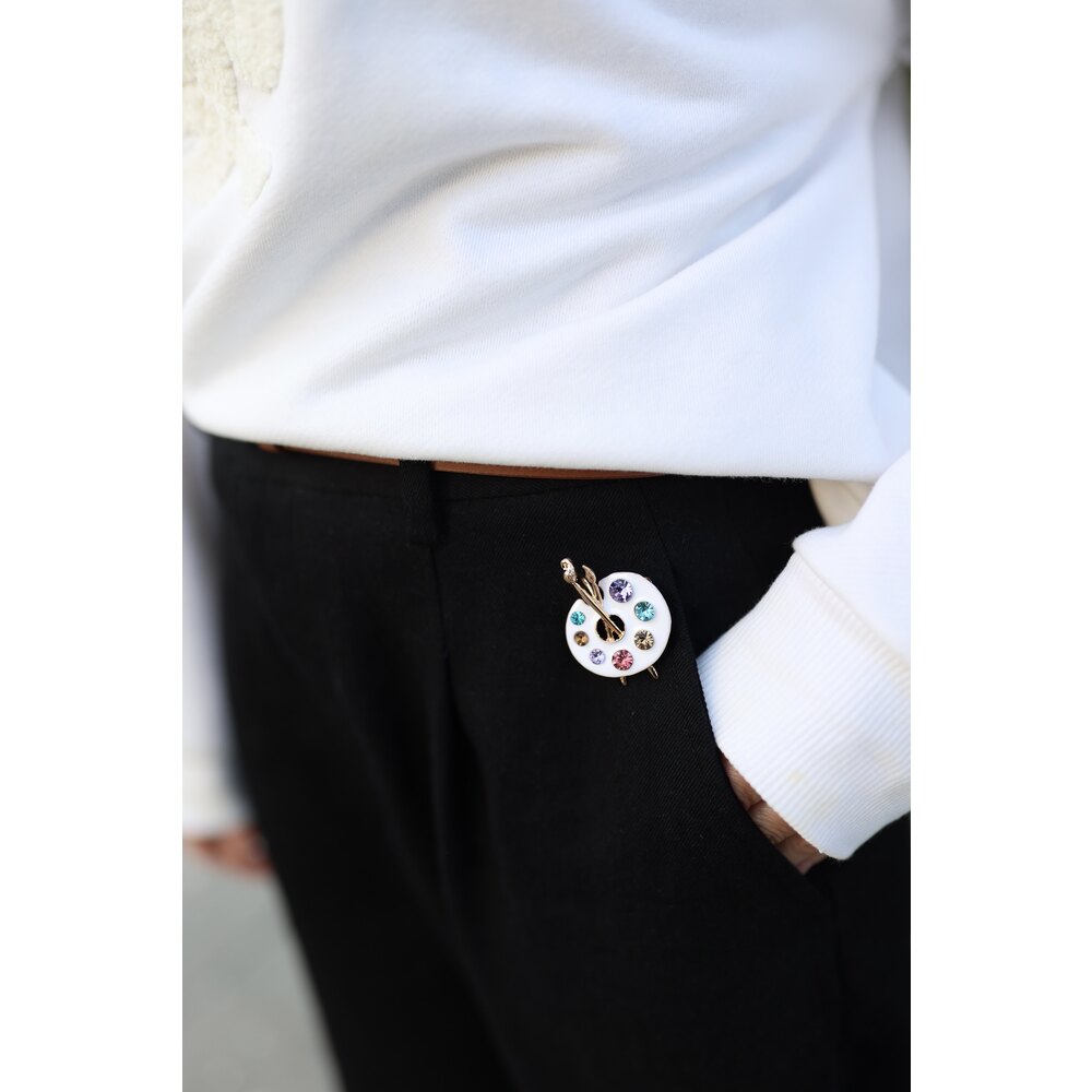 Hello White Artist Broche
