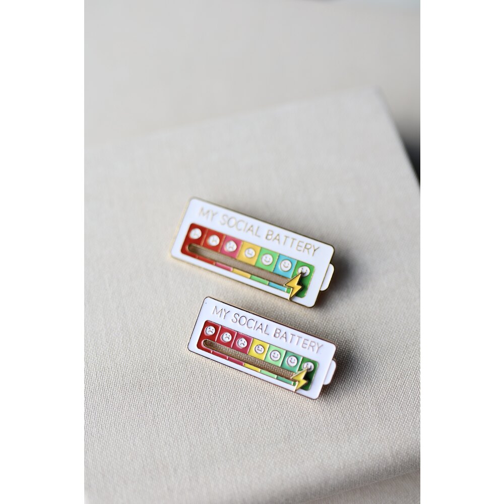 Hello My Battery Broche ( mini boy) 