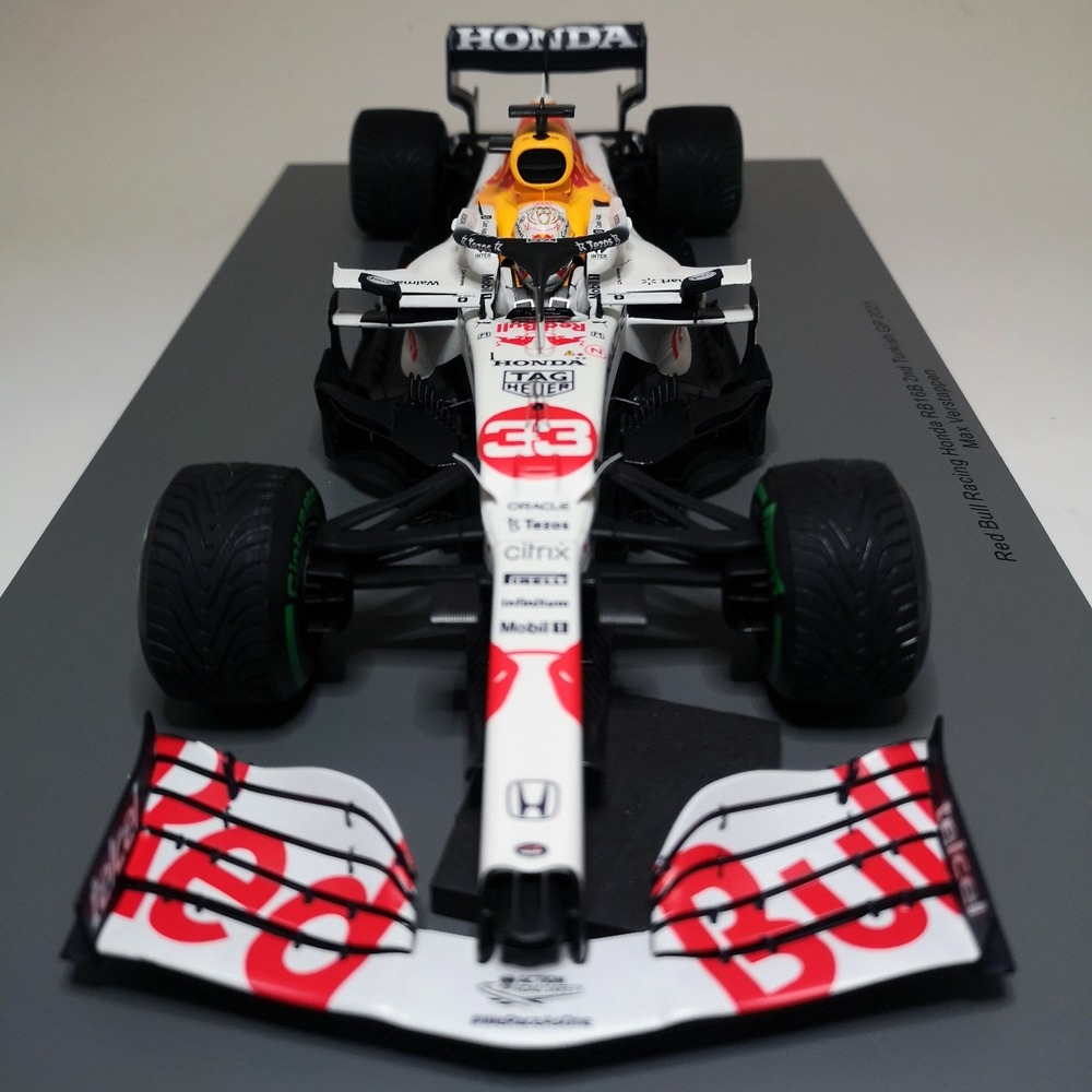 Red Bull Racing RB16B (2021) Verstappen - Spark 1:18 | Hobi Sanal