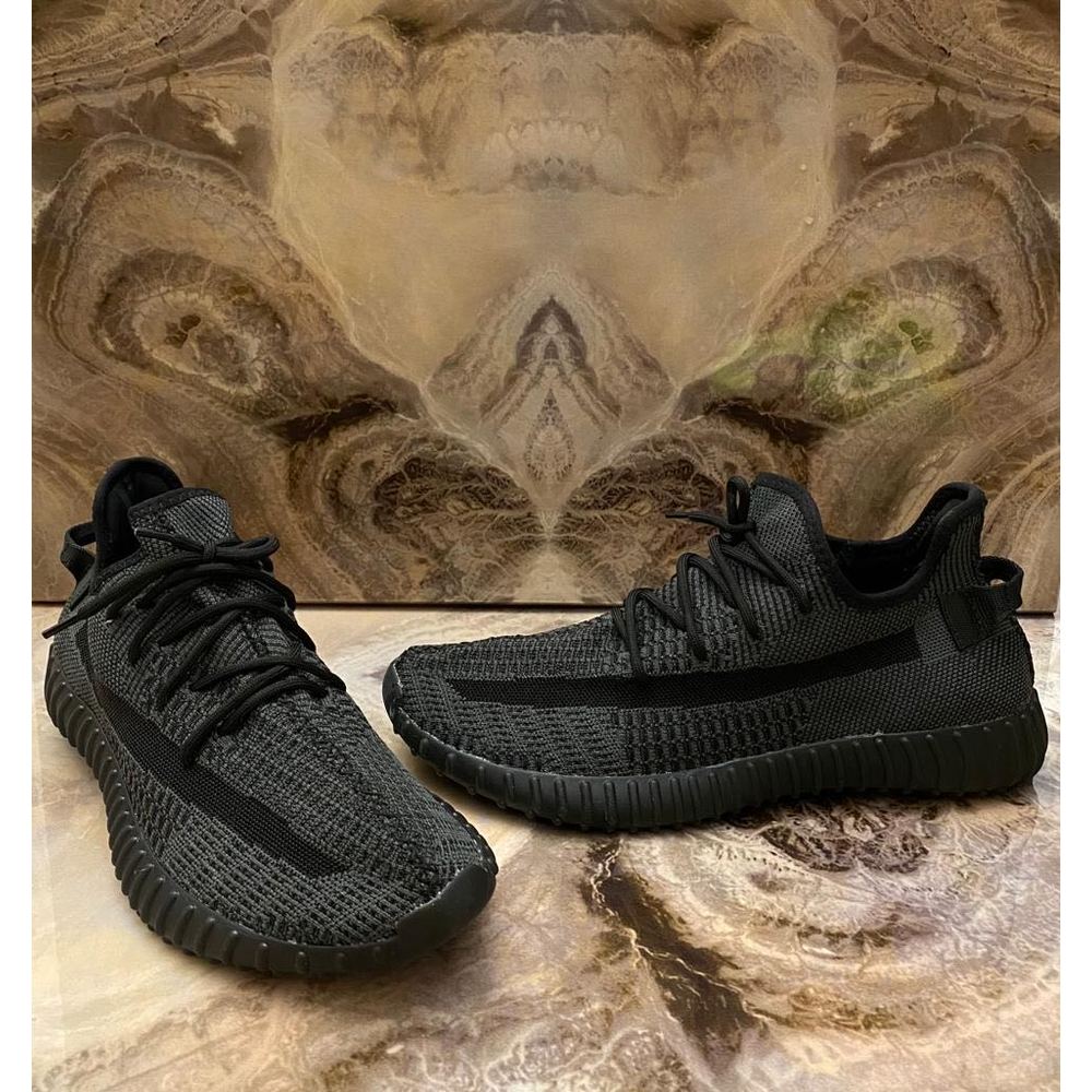 YEEZY All Black | Hype clothing brand based in Bursa,Turkey