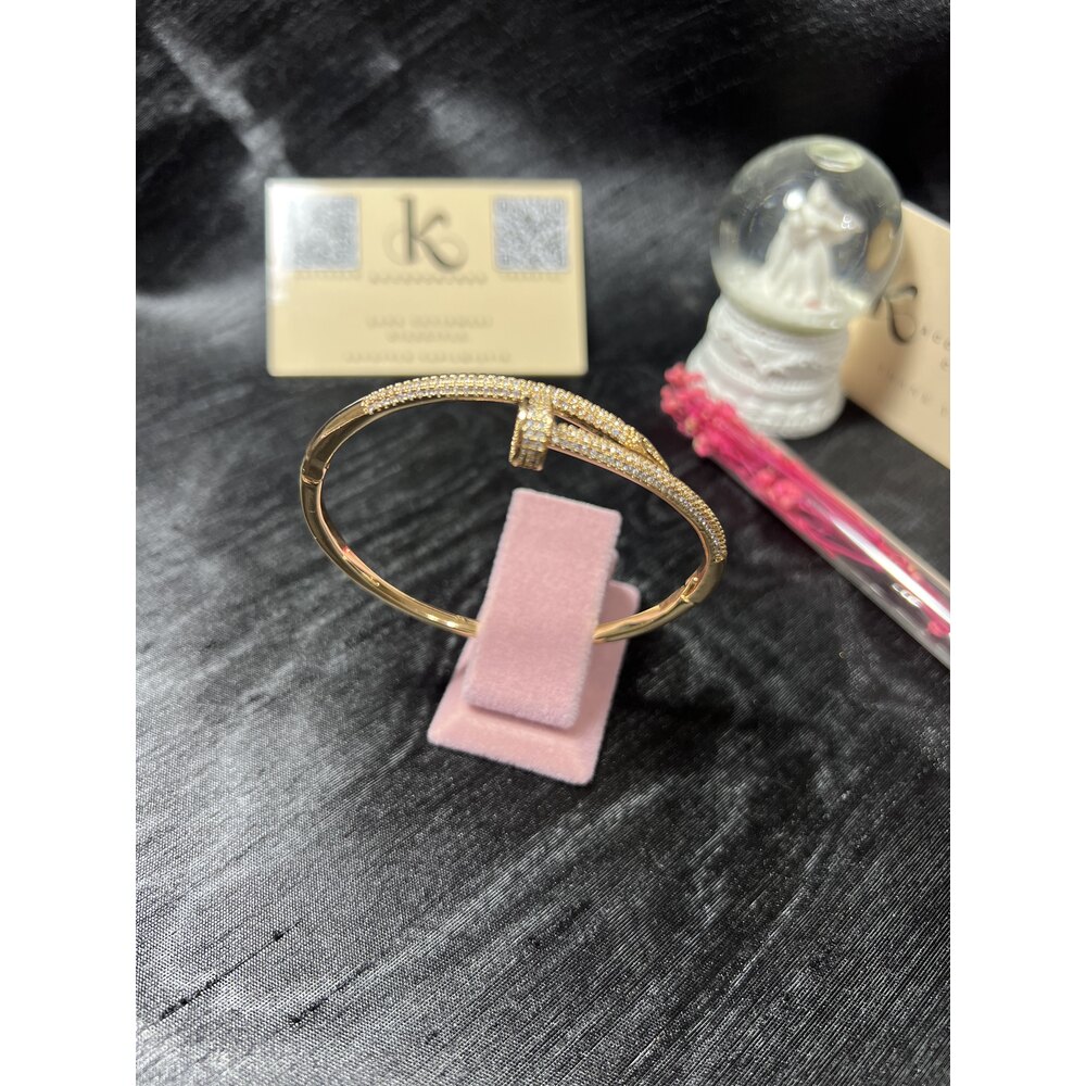 Çivi Model Kelepçe