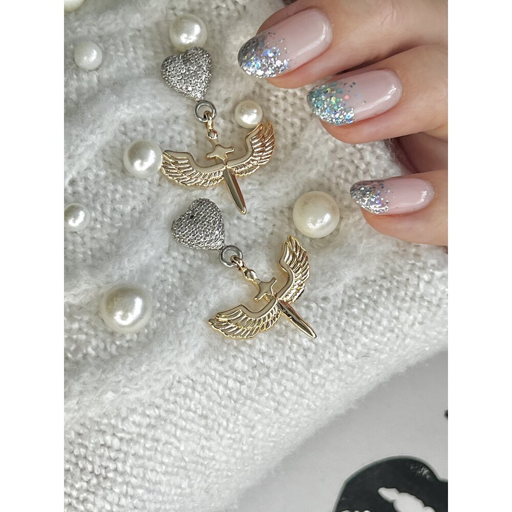 Gold Zirkon Taşlı Tasarım Kılıç Küpe 