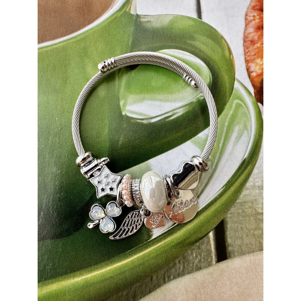 Pandora Model Beyaz Yonca Charm Çelik Bileklik 