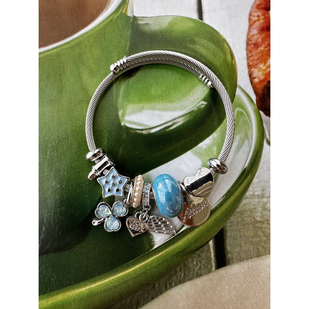 Pandora Model Mavi Yonca Charm Çelik Bileklik