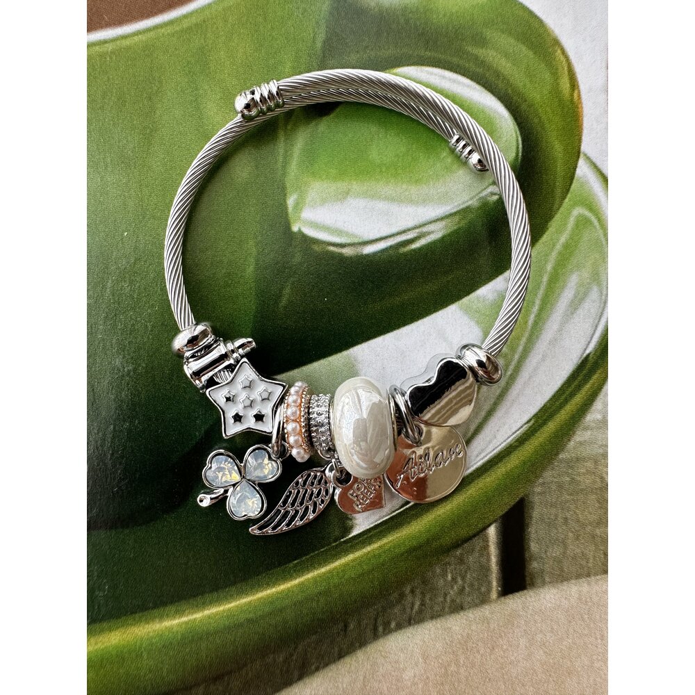 Pandora Model Beyaz Yonca Charm Çelik Bileklik 