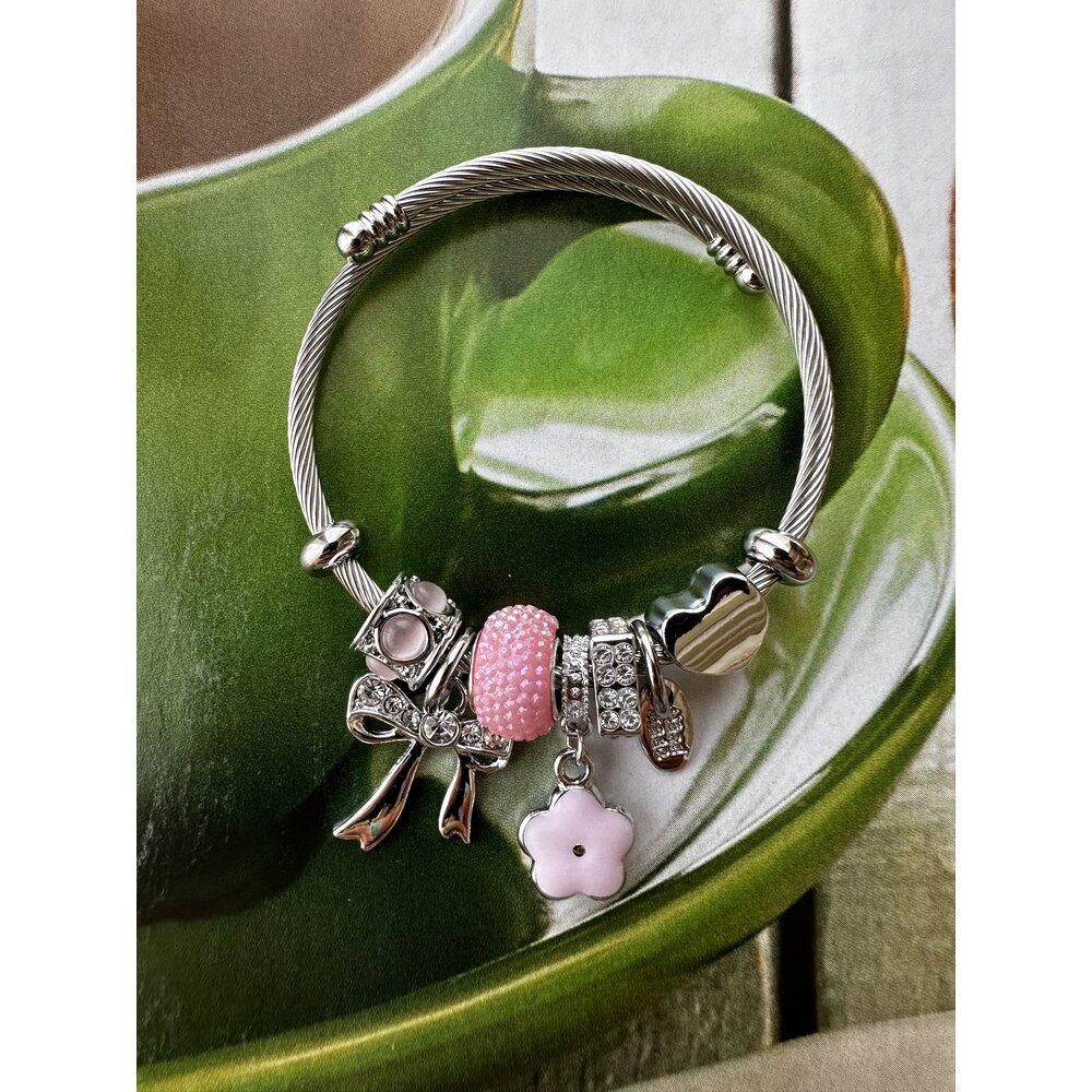 Pandora Model Pembe Papatya Charm Çelik Bileklik