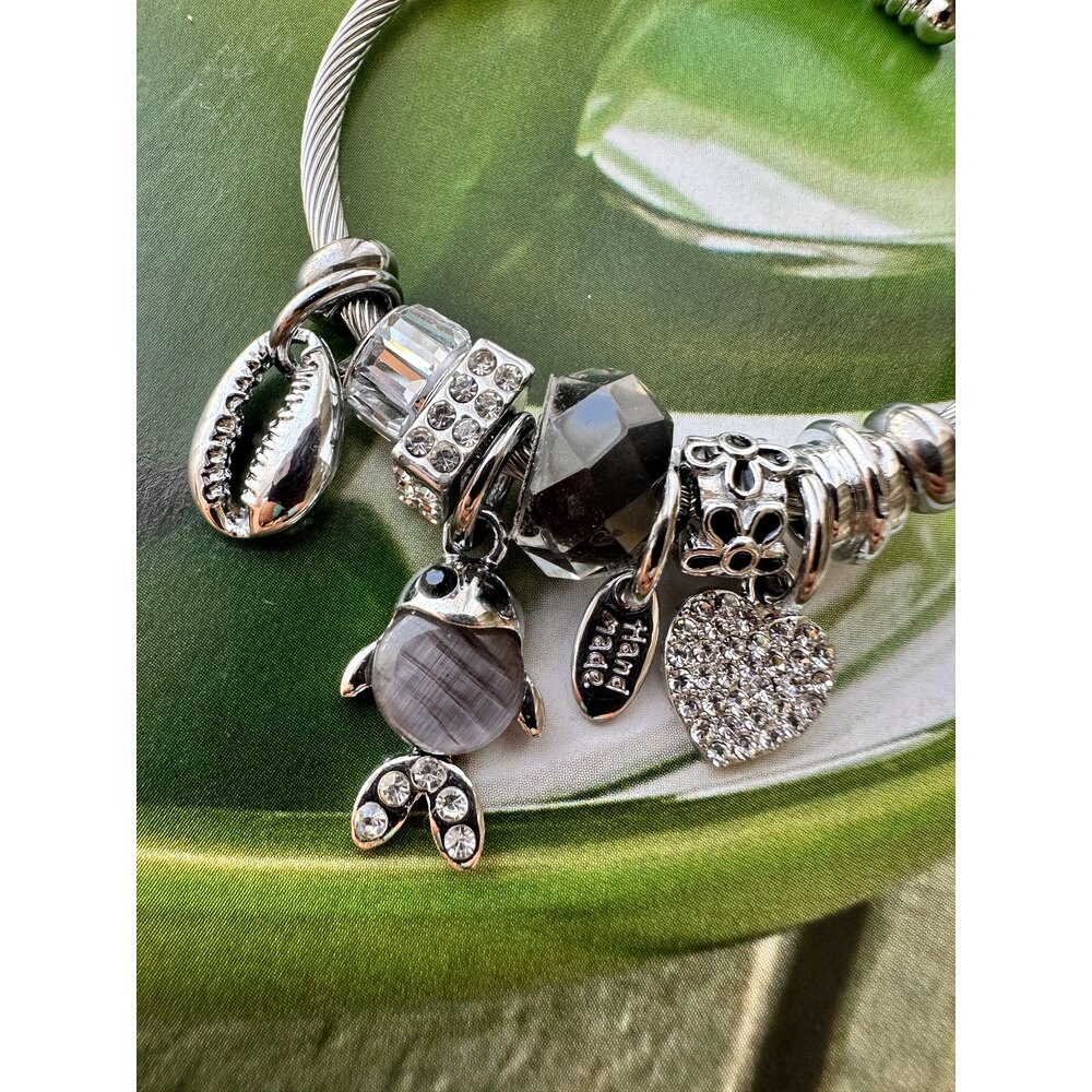 Pandora Model Siyah Balık Charm Çelik Bileklik