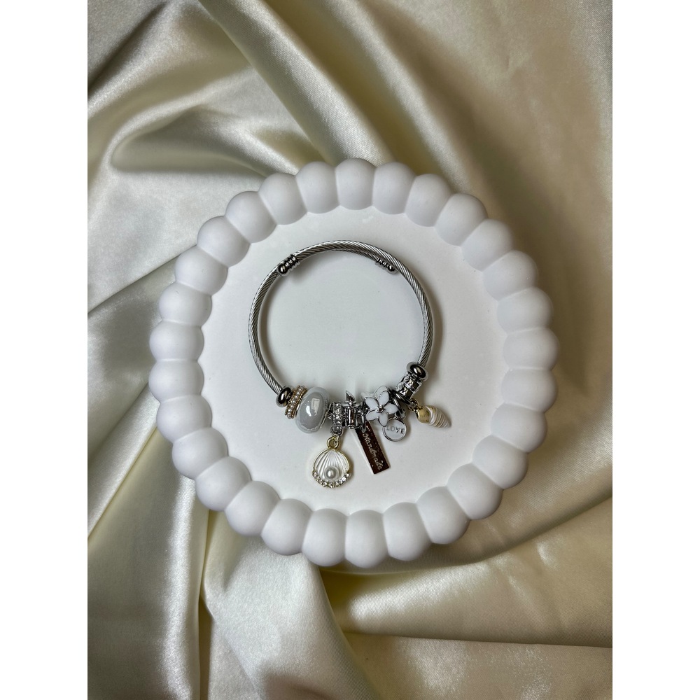 Pandora Model Beyaz İstiridye Charm Çelik Bileklik
