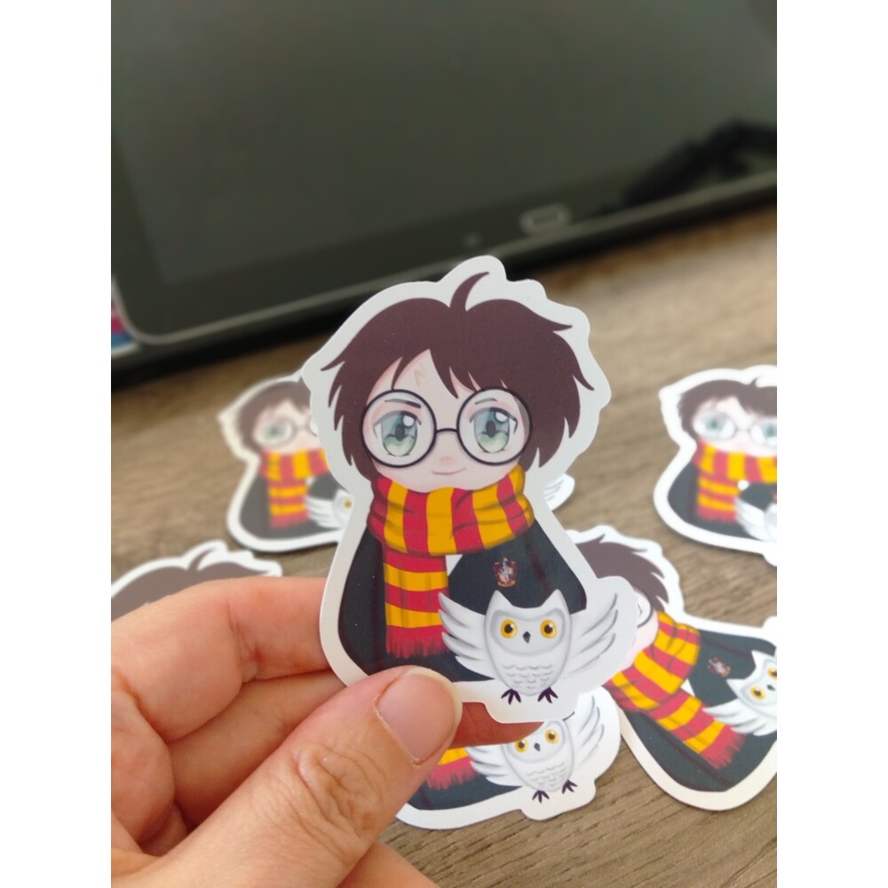 Chibi Harry Potter sticker 5cmx8cm ebatındadır 