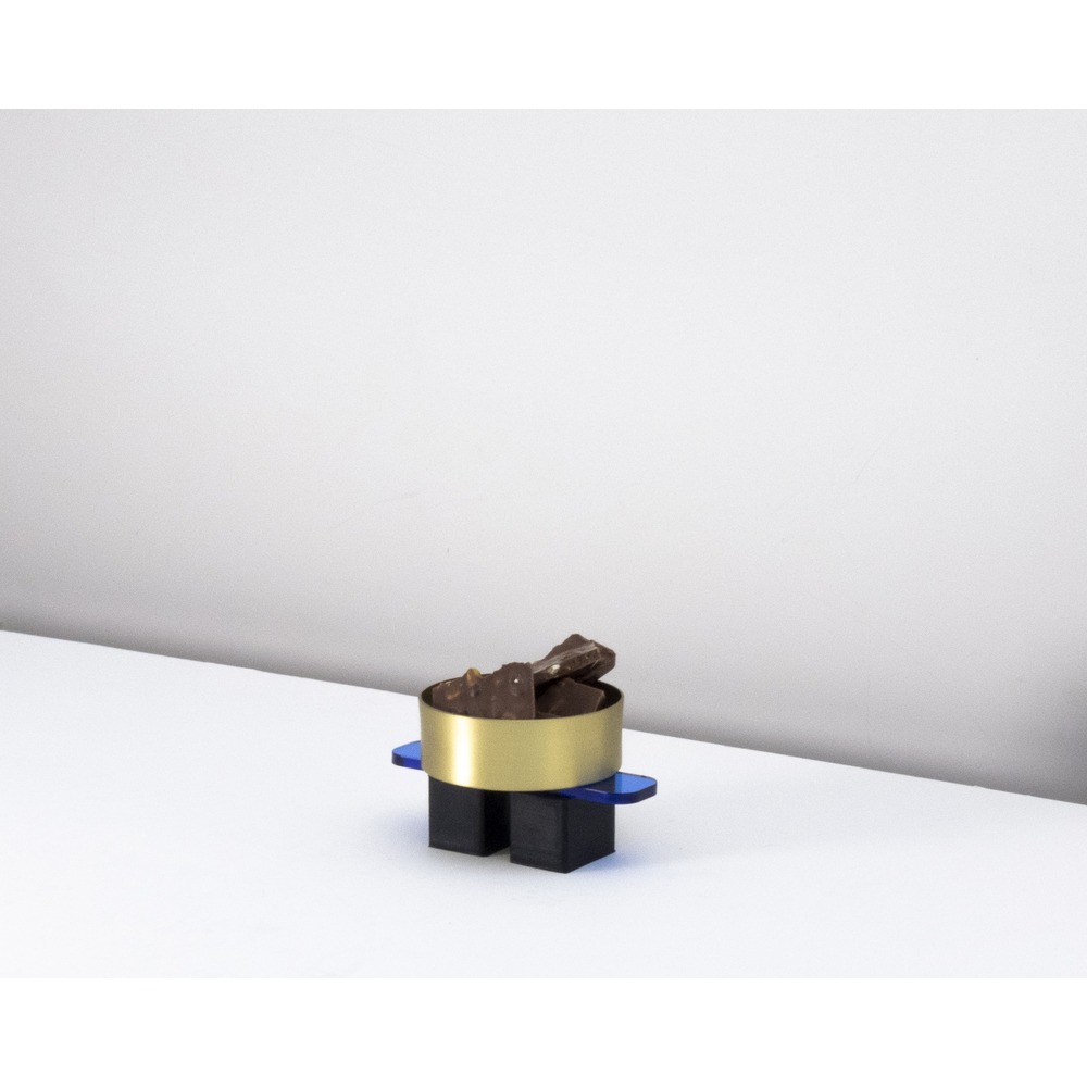 Mis-Shapes / flat bowl with arms