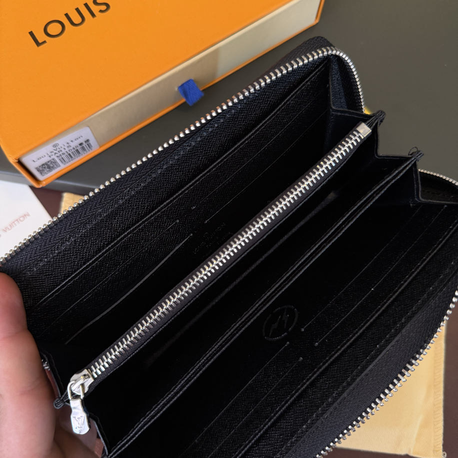 Louis Vuitton El Portföyü