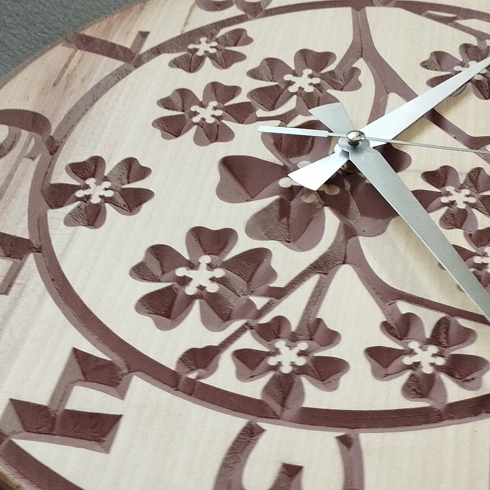 El Yapımı Ahşap Duvar Saati – Çiçek Desenli | 36 cm | Sessiz Mekanizma
