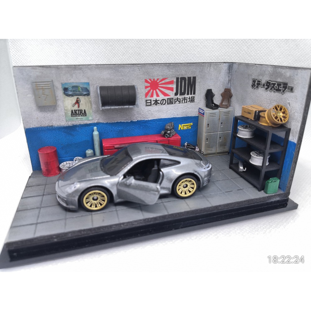 1/64 Garage Diorama Display Case