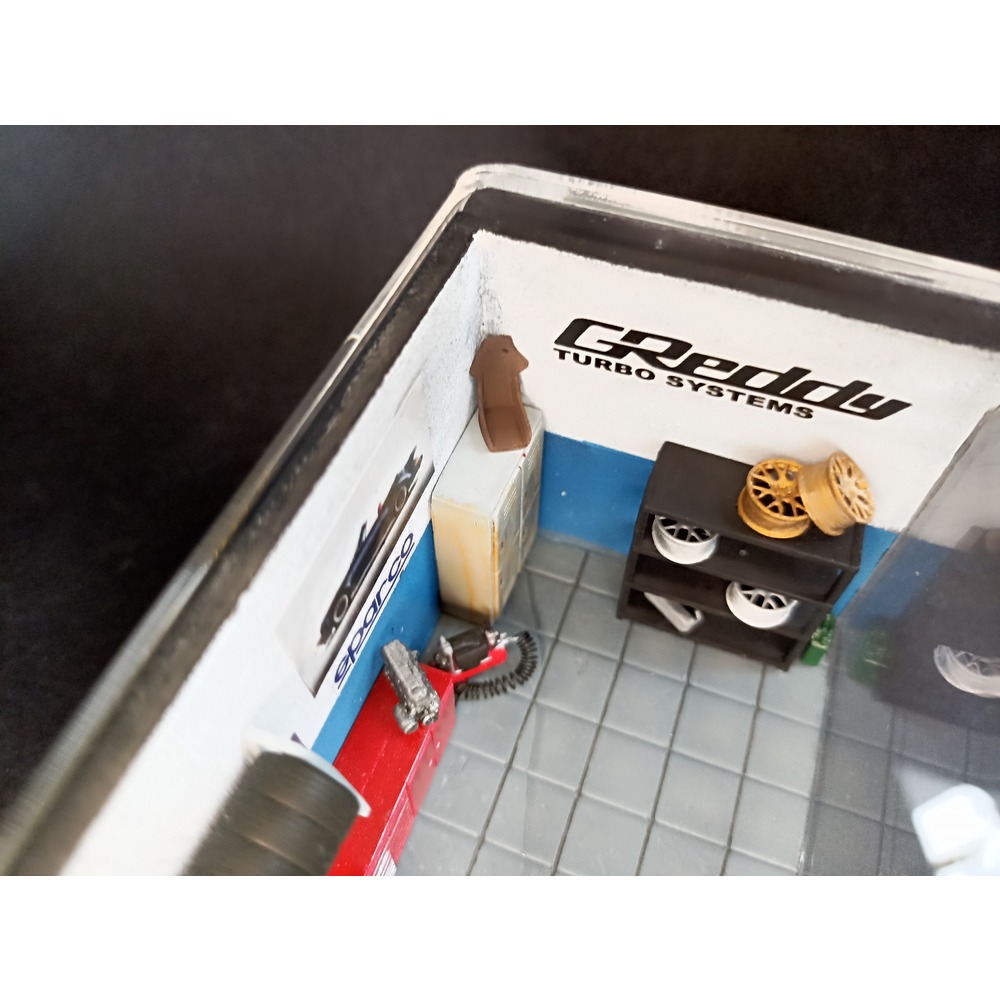 1/64 Europe Garage Diorama Display Case
