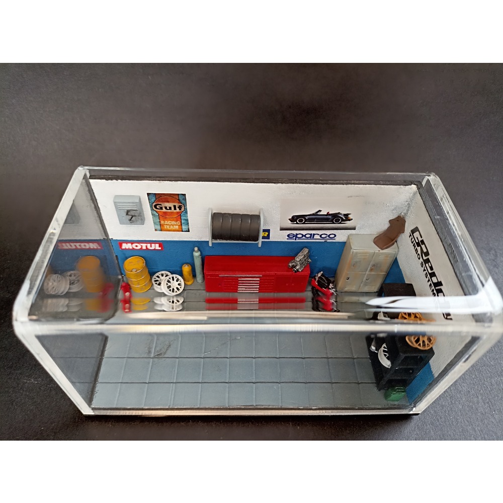 1/64 Europe Garage Diorama Display Case