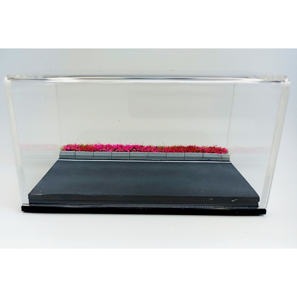1/64 City Road Diorama Display Case (Pink Flowers)