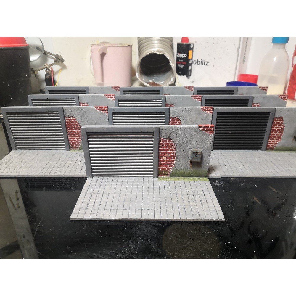 1/64 Garage Diorama Display Case (Black Blinds)