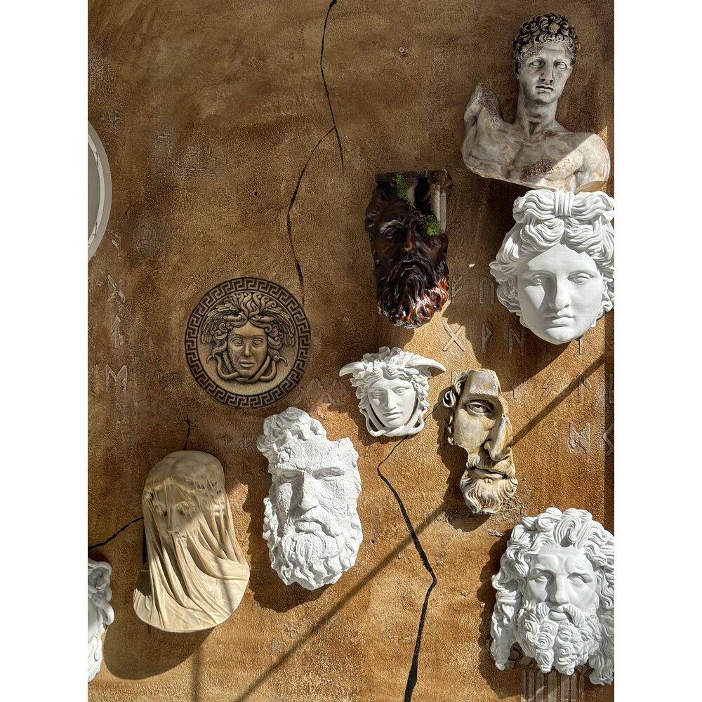 Zeus Duvar Heykeli