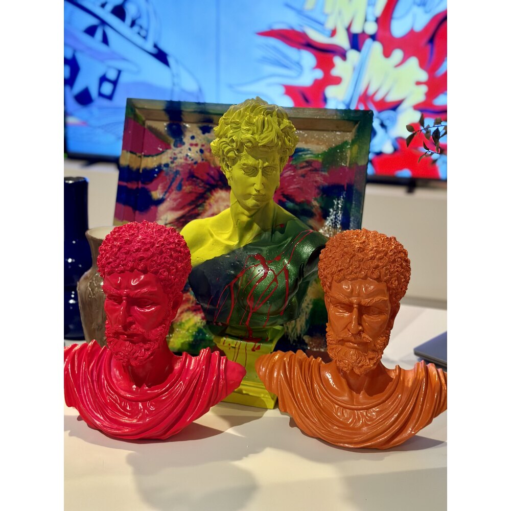 2li Pop Art Marcus Duvar Heykeli