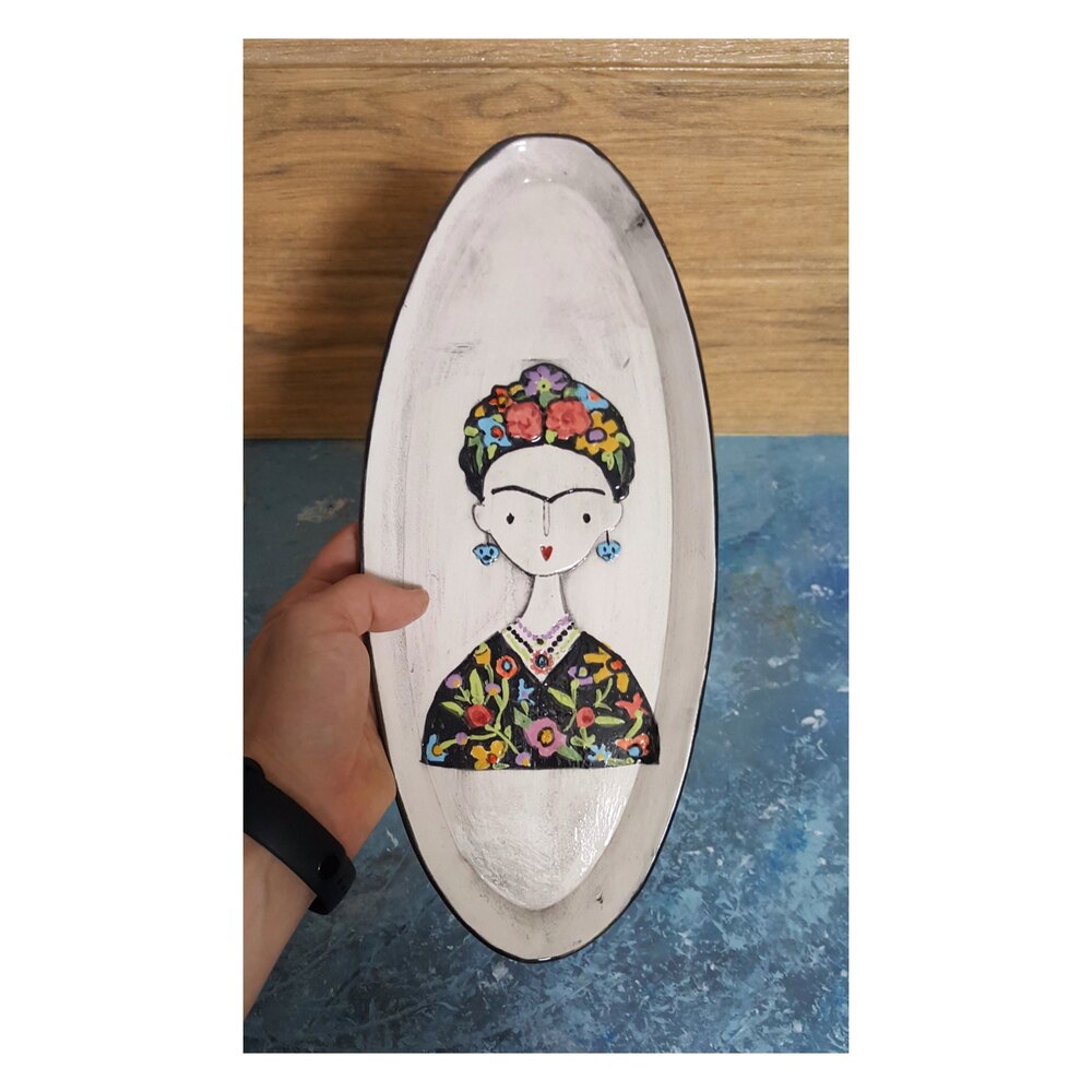 Frida Kahlo Desenli, Seramik Oval Tabak, Siyah Elbiseli