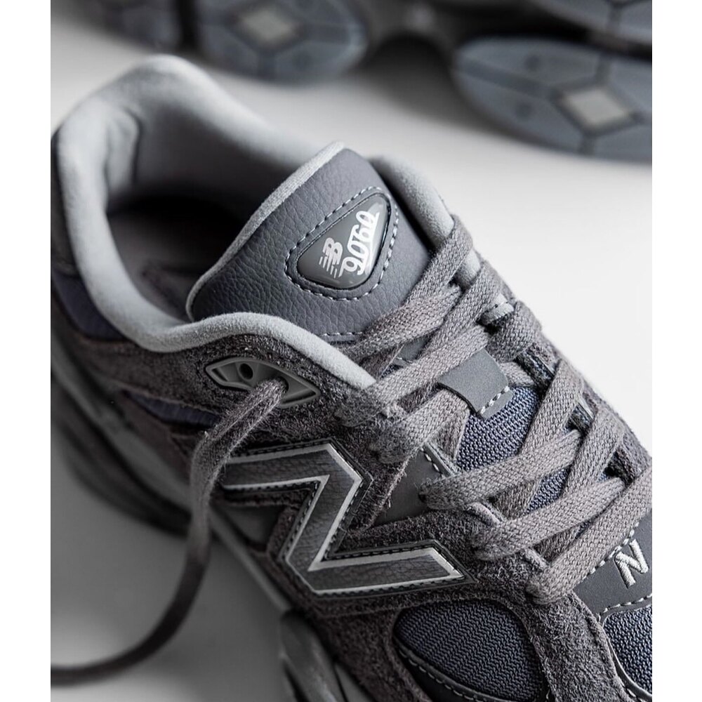 New Balance 9060 Magnet 