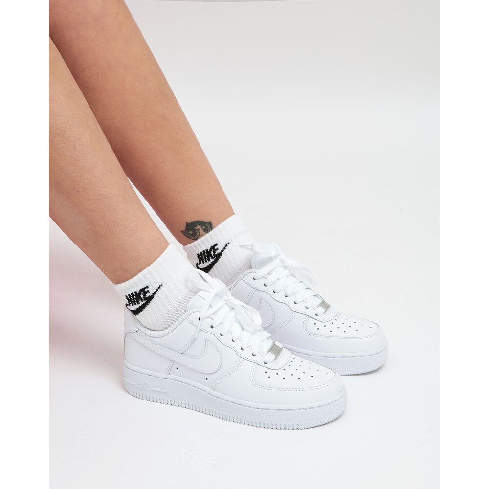 Nike Air Force 1 07 Triple White