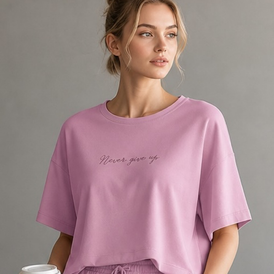 Kadın şortlu pembe pijama takımı 