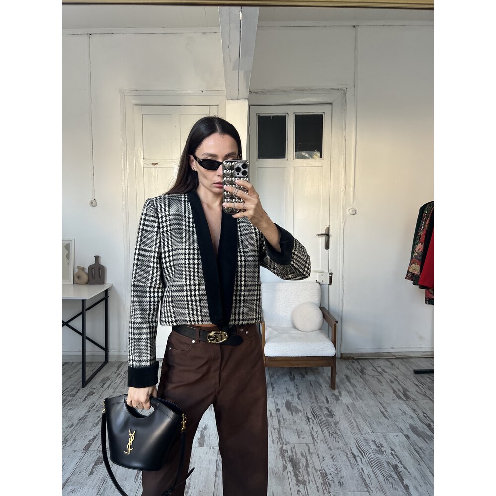 Kaşe Dokulu Hand Tailored Kadife Yaka Crop Blazer