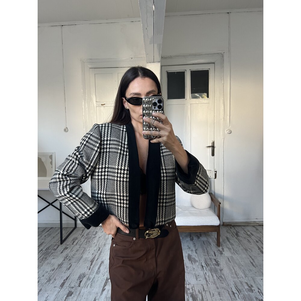 Kaşe Dokulu Hand Tailored Kadife Yaka Crop Blazer