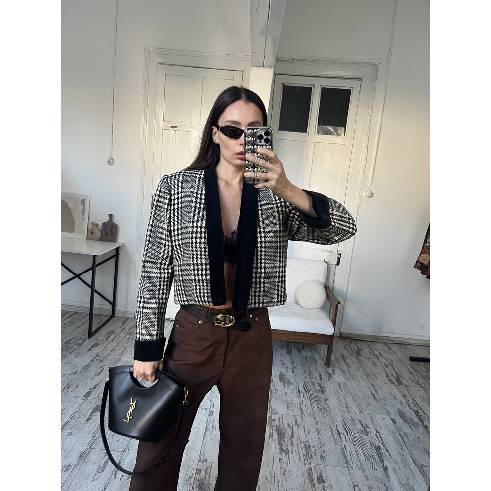Kaşe Dokulu Hand Tailored Kadife Yaka Crop Blazer