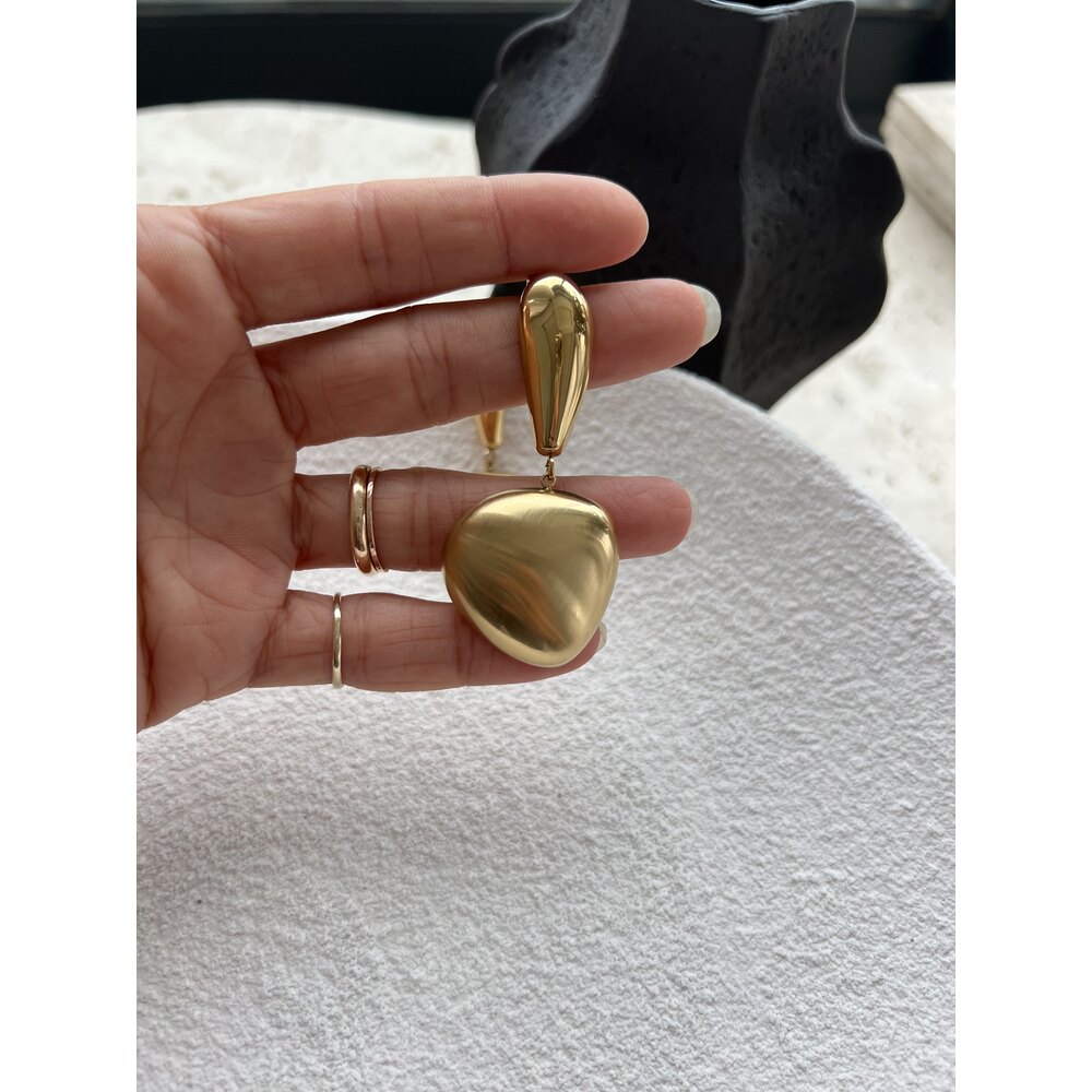Mariette Kararmaz Çelik Vintage Premium Küpe